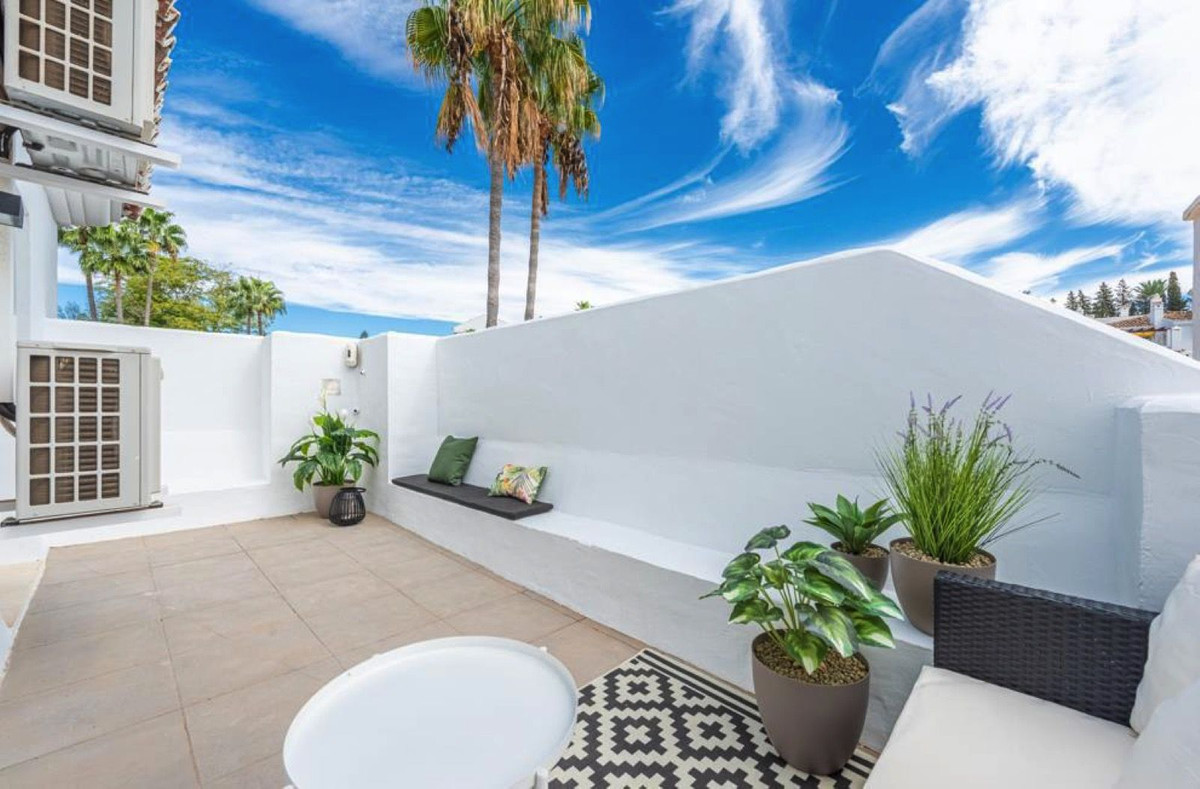 2 Bedroom Apartment for Sale in Nueva Andalucía — 2