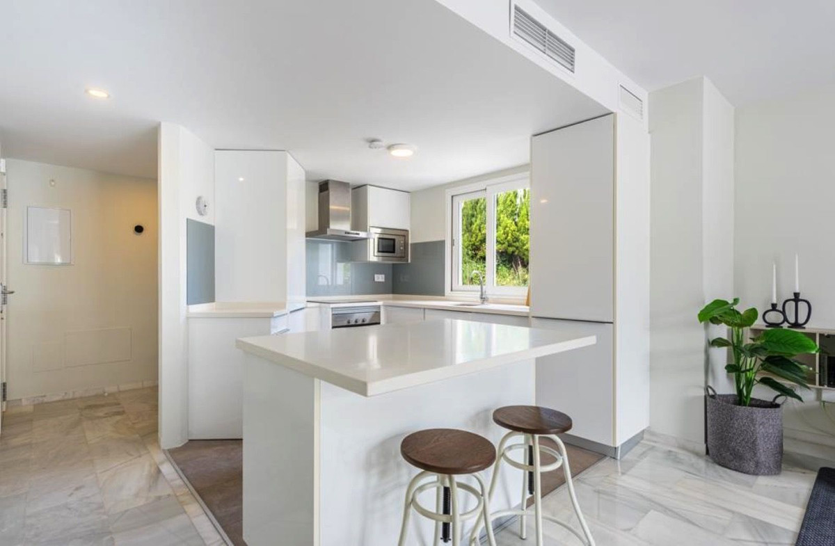 2 Bedroom Apartment for Sale in Nueva Andalucía — 4