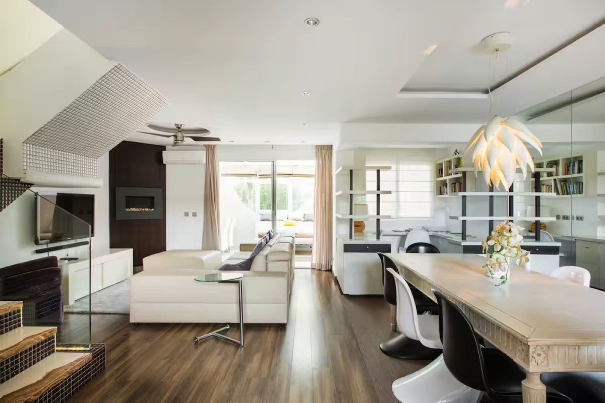 5 Bedroom Villa for Sale in Nueva Andalucía — 2