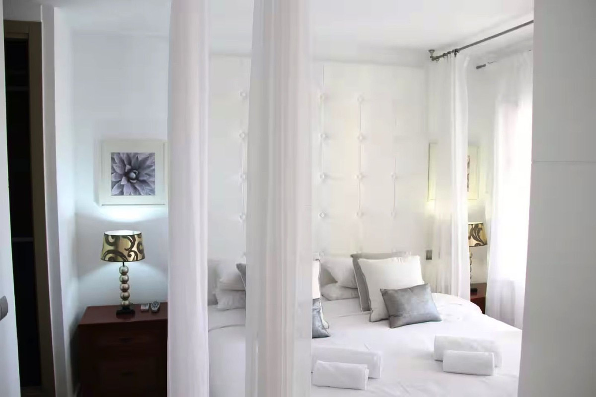 5 Bedroom Villa for Sale in Nueva Andalucía — 3