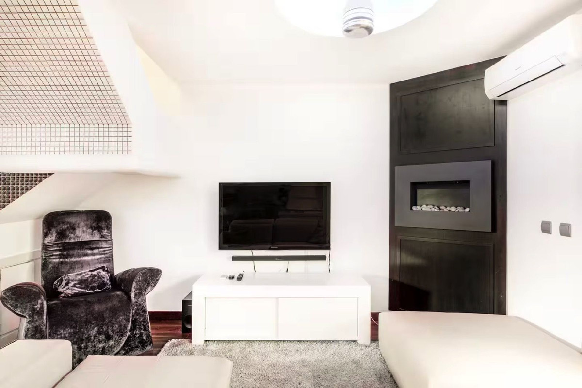 5 Bedroom Villa for Sale in Nueva Andalucía — 5