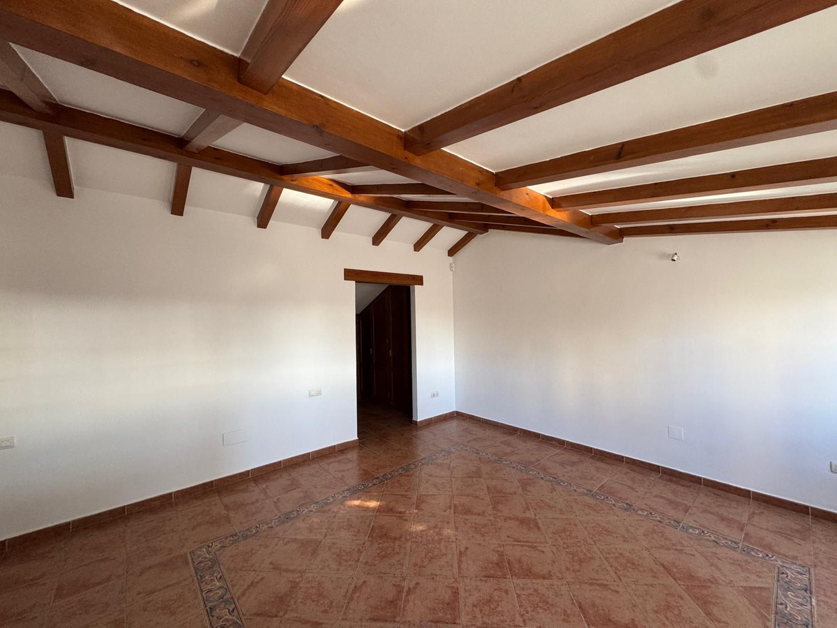 4 Bedroom Villa for Sale in Marbella — 8