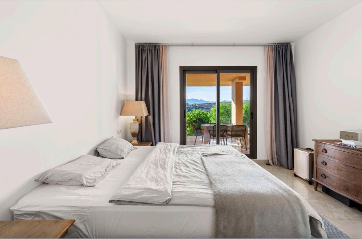 2 Bedroom Apartment for Sale in Benahavís — 2