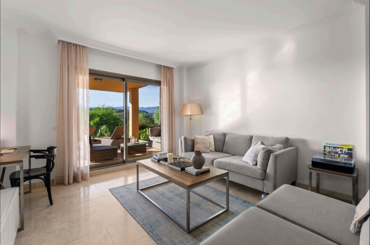 2 Bedroom Apartment for Sale in Benahavís — 3
