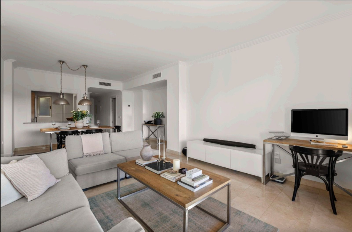 2 Bedroom Apartment for Sale in Benahavís — 4