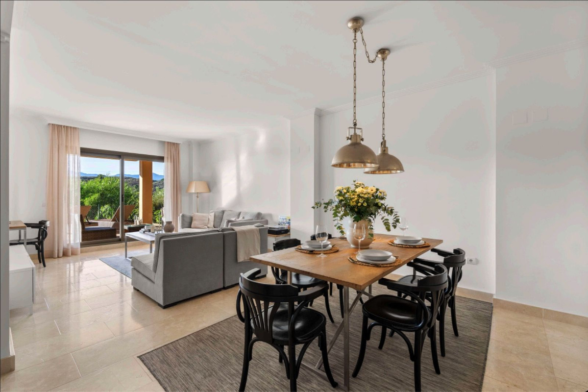 2 Bedroom Apartment for Sale in Benahavís — 6