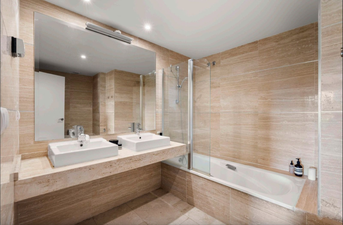 2 Bedroom Apartment for Sale in Benahavís — 8