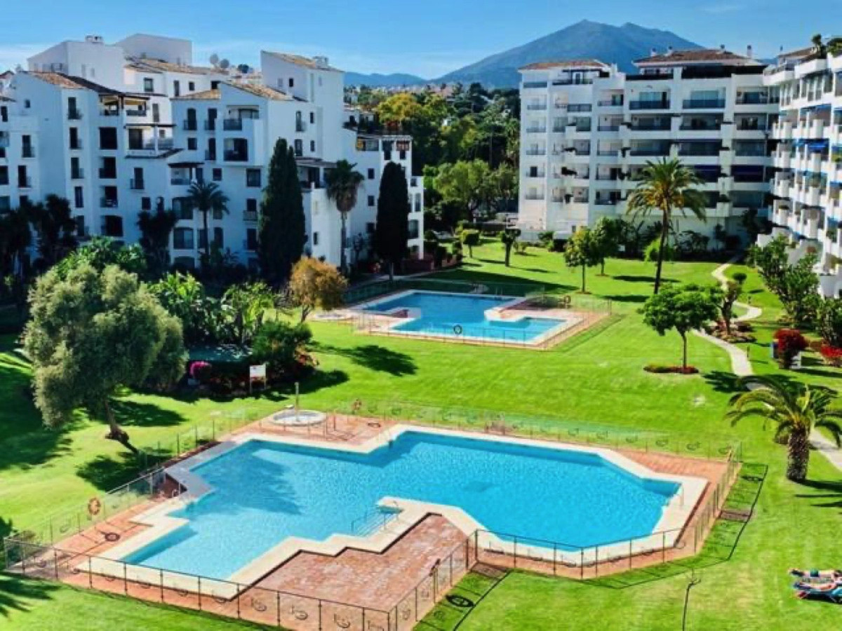 3 Bedroom Apartment for Sale in Puerto Banús — 2