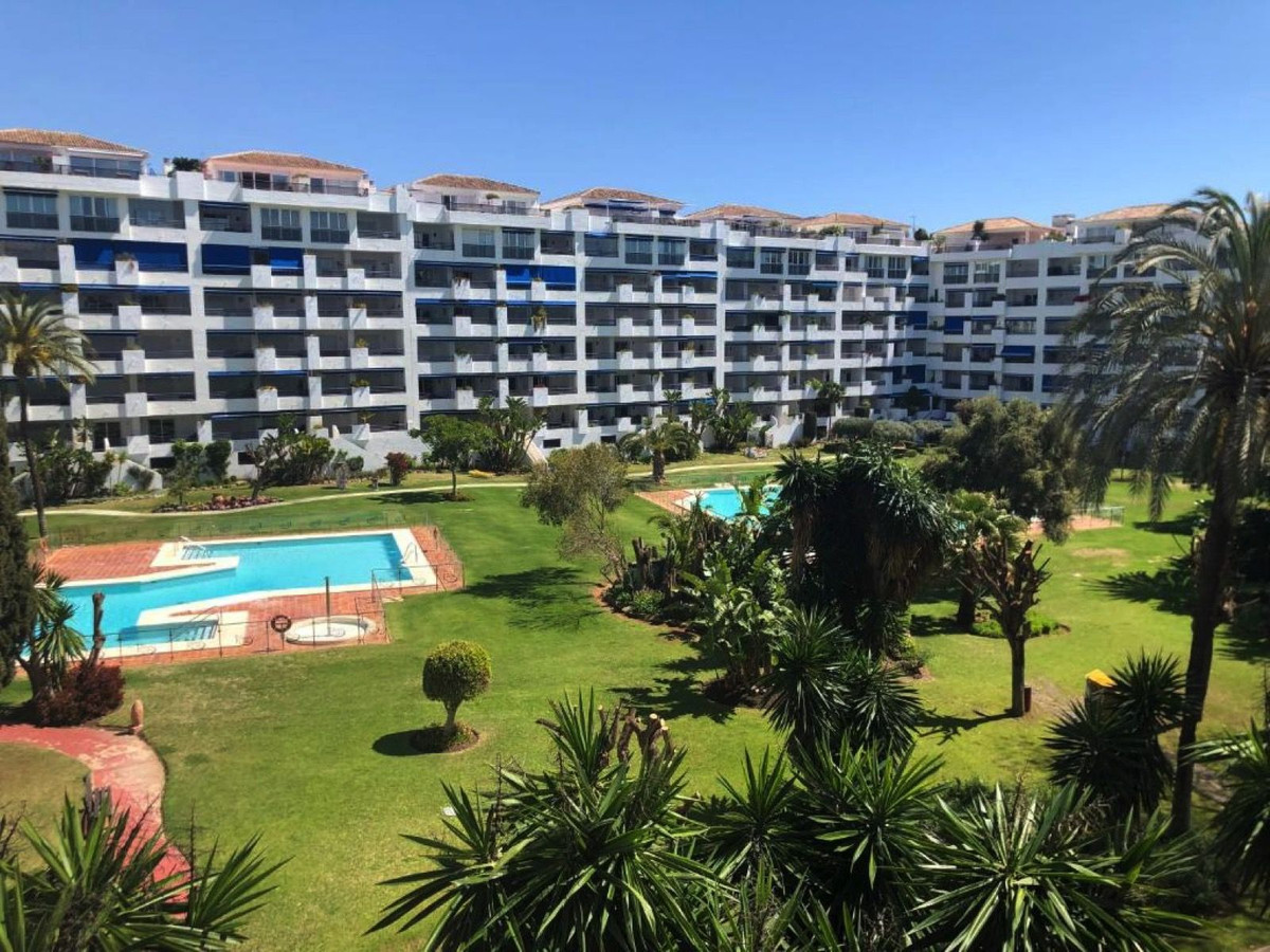 3 Bedroom Apartment for Sale in Puerto Banús — 3