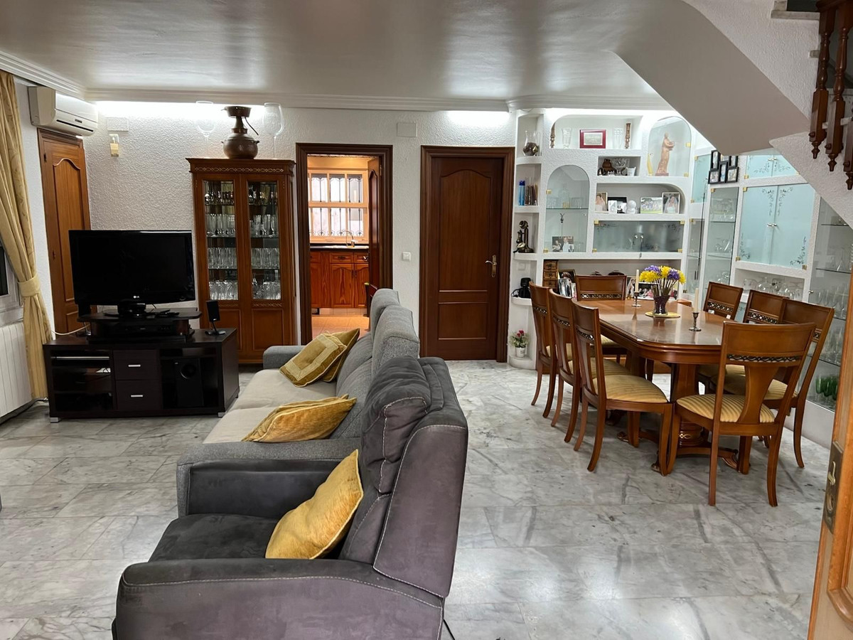 4 Bedroom Villa for Sale in Nueva Andalucía — 2