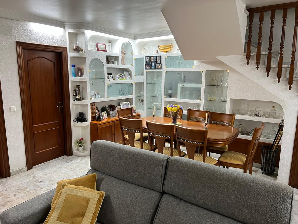 4 Bedroom Villa for Sale in Nueva Andalucía — 4