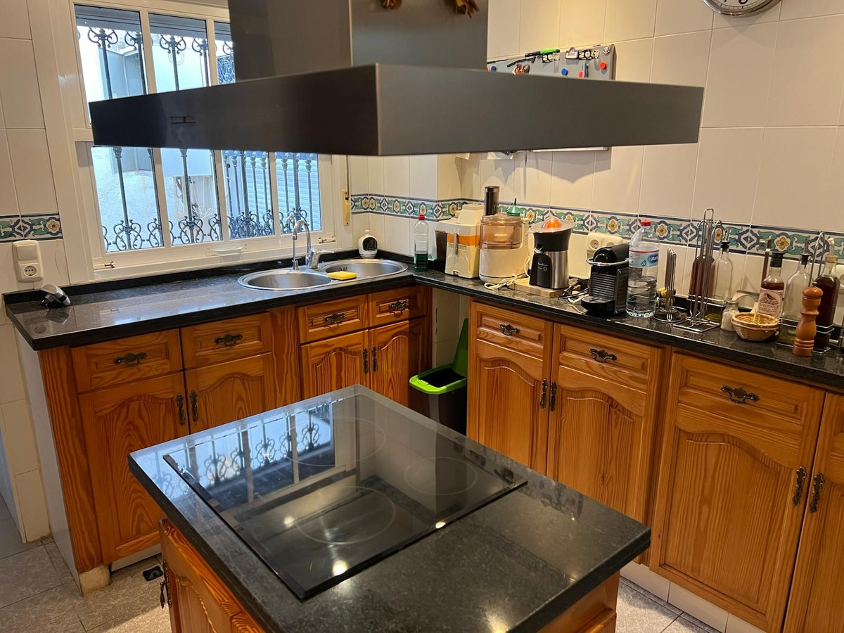 4 Bedroom Villa for Sale in Nueva Andalucía — 7