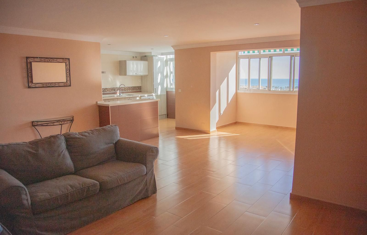 4 Bedroom Apartment for Sale in San Pedro de Alcántara — 2
