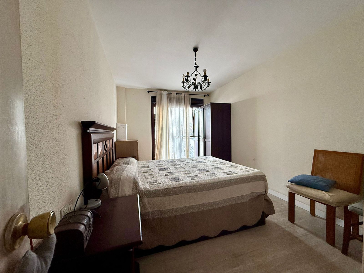 4 Bedroom Apartment for Sale in Estepona — 2