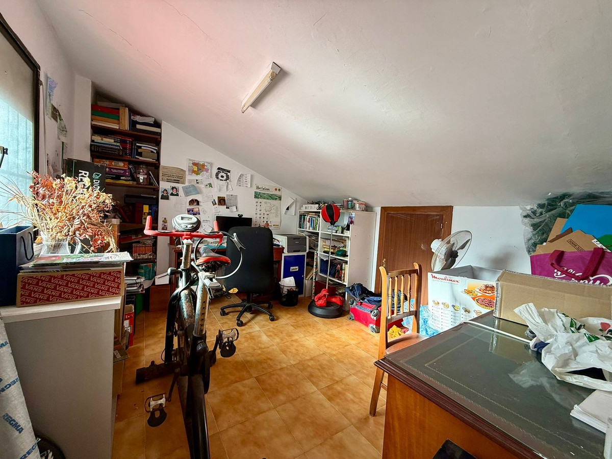 4 Bedroom Apartment for Sale in Estepona — 6