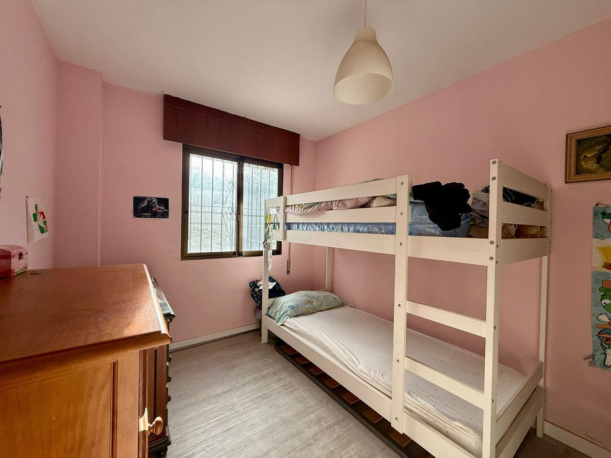 4 Bedroom Apartment for Sale in Estepona — 7