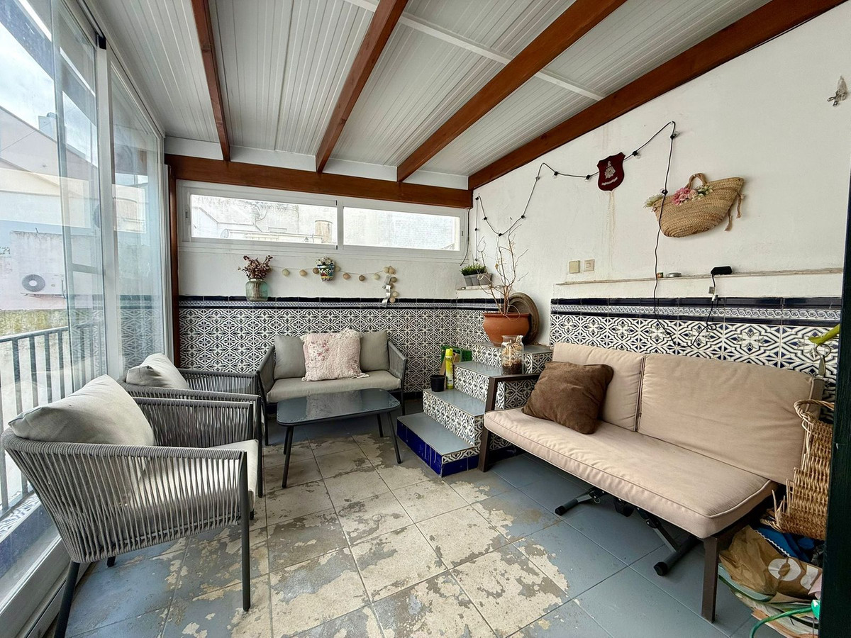 4 Bedroom Apartment for Sale in Estepona — view 10