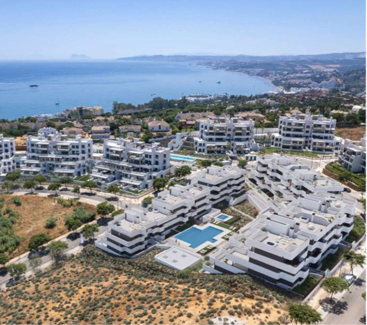 3 Bedroom Apartment for Sale in Estepona — 2