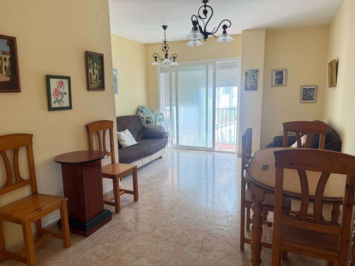 3 Bedroom Apartment for Sale in Estepona — 2