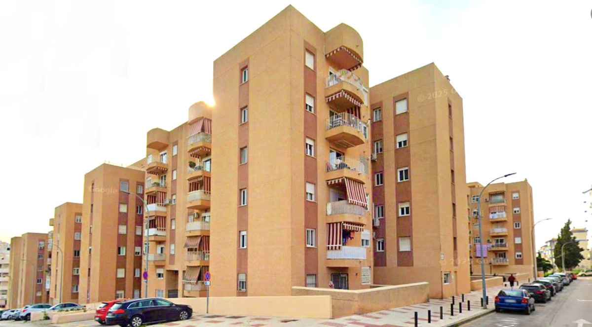4 Bedroom Apartment for Sale in Estepona