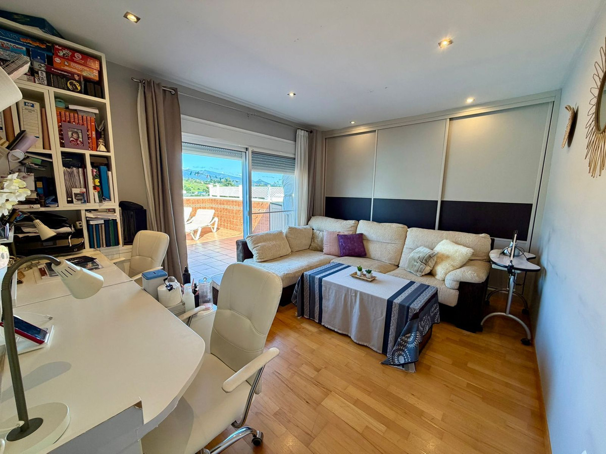 4 Bedroom Apartment for Sale in Estepona — 2