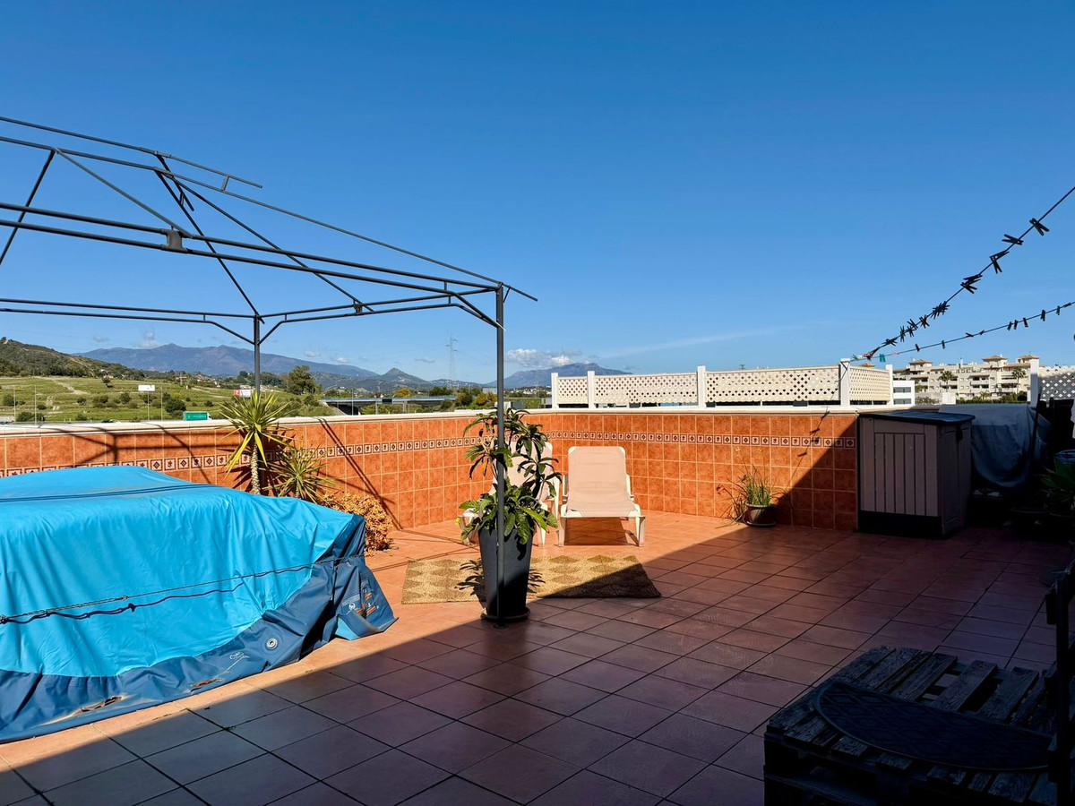4 Bedroom Apartment for Sale in Estepona — 4