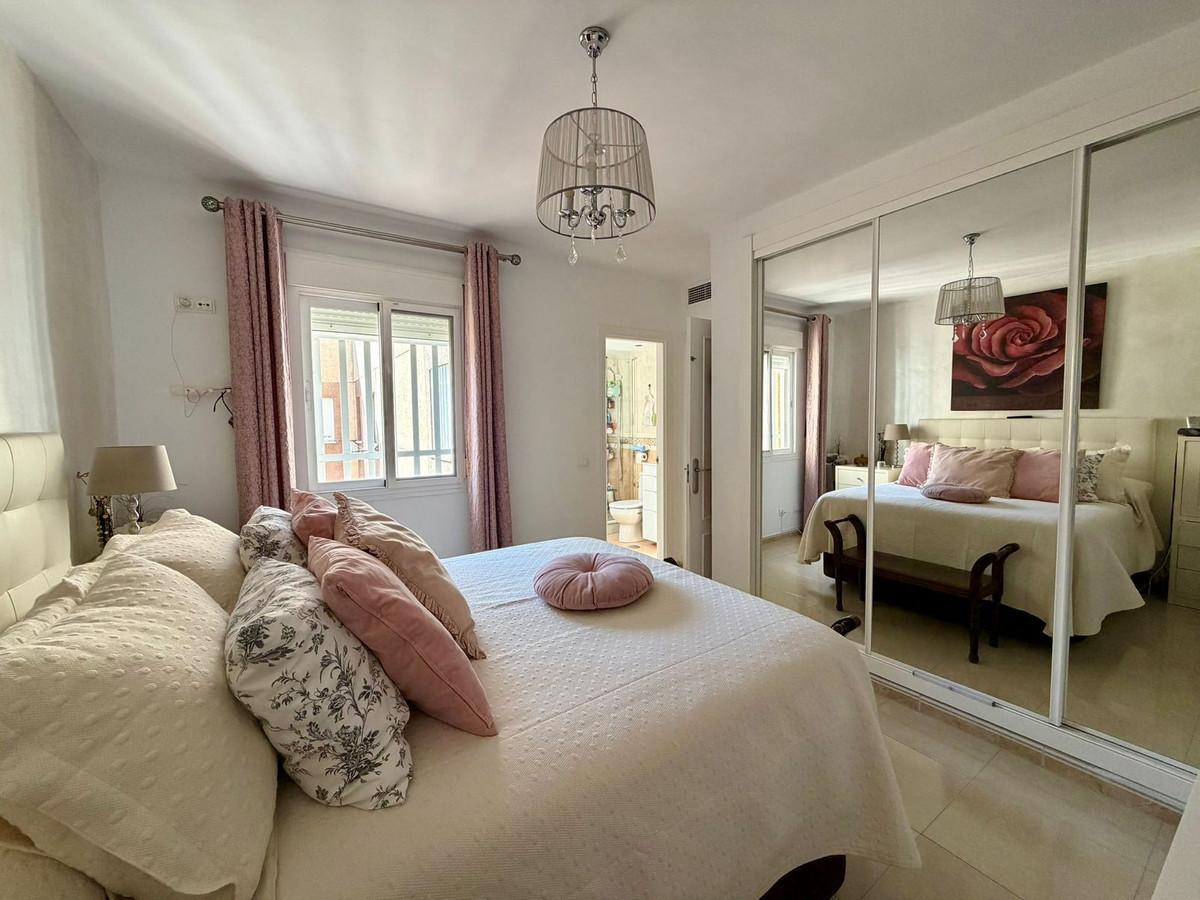4 Bedroom Apartment for Sale in Estepona — 9