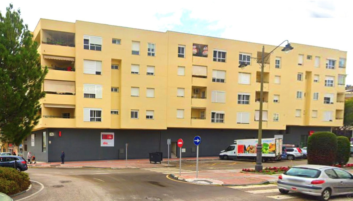 3 Bedroom Apartment for Sale in Estepona