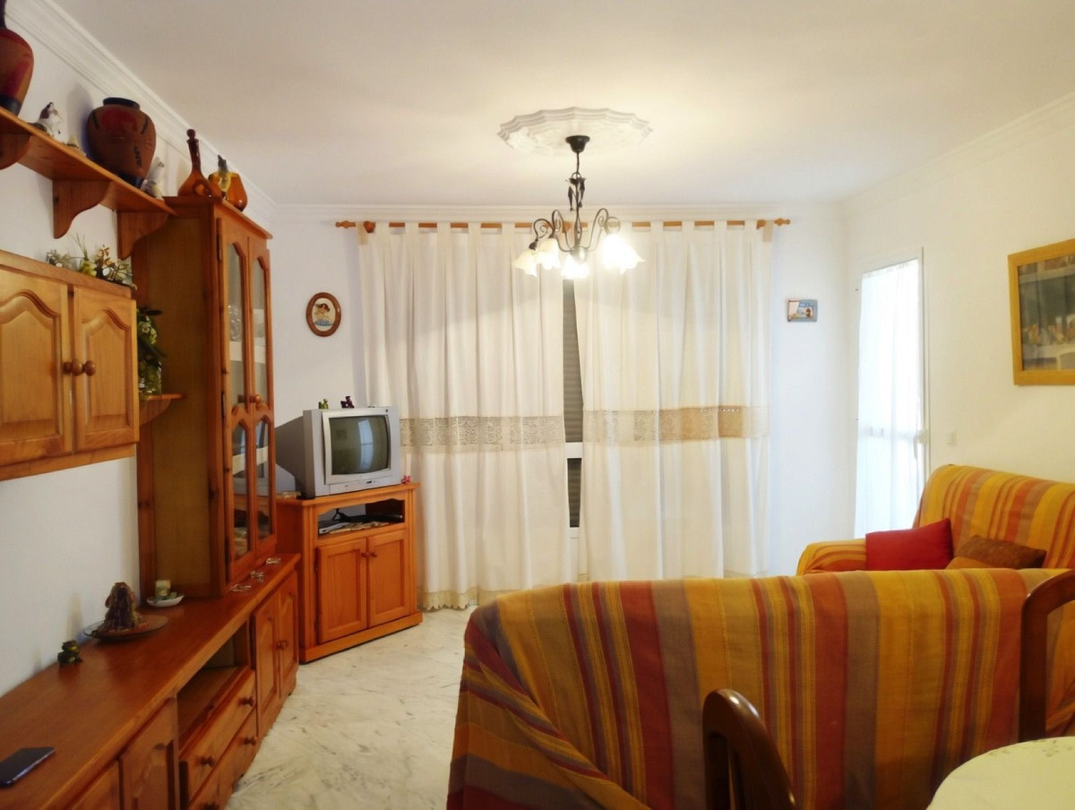 3 Bedroom Apartment for Sale in Estepona — 2
