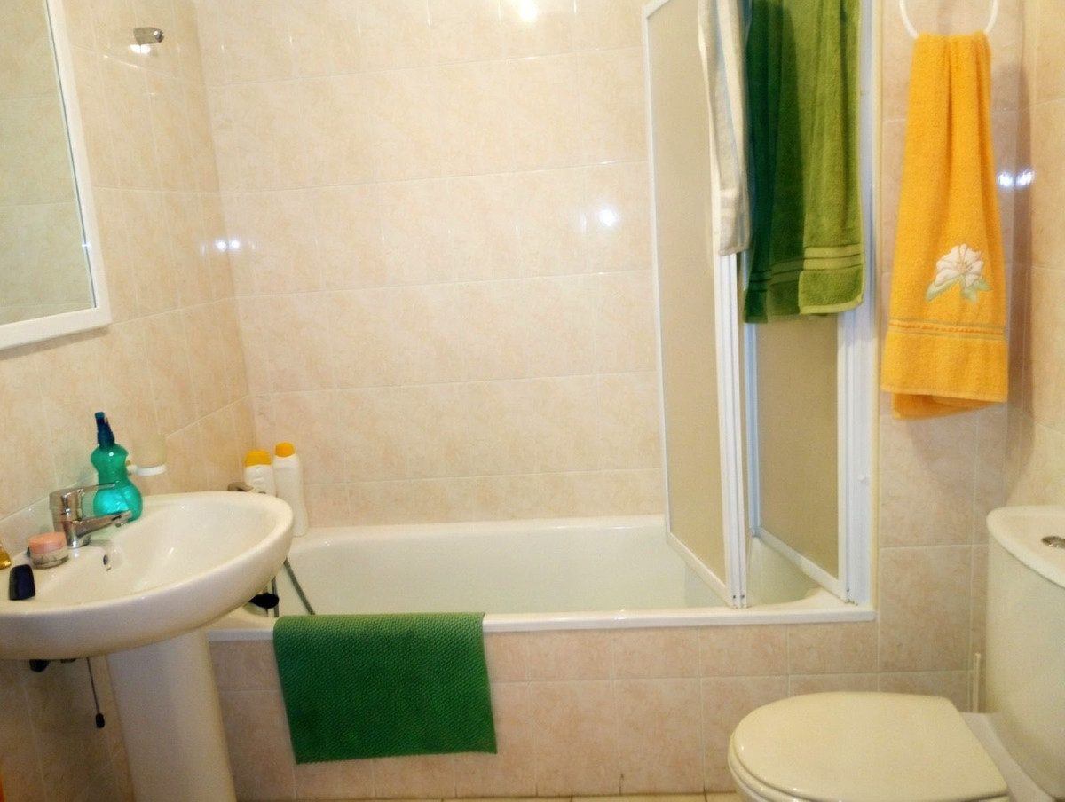 3 Bedroom Apartment for Sale in Estepona — 9