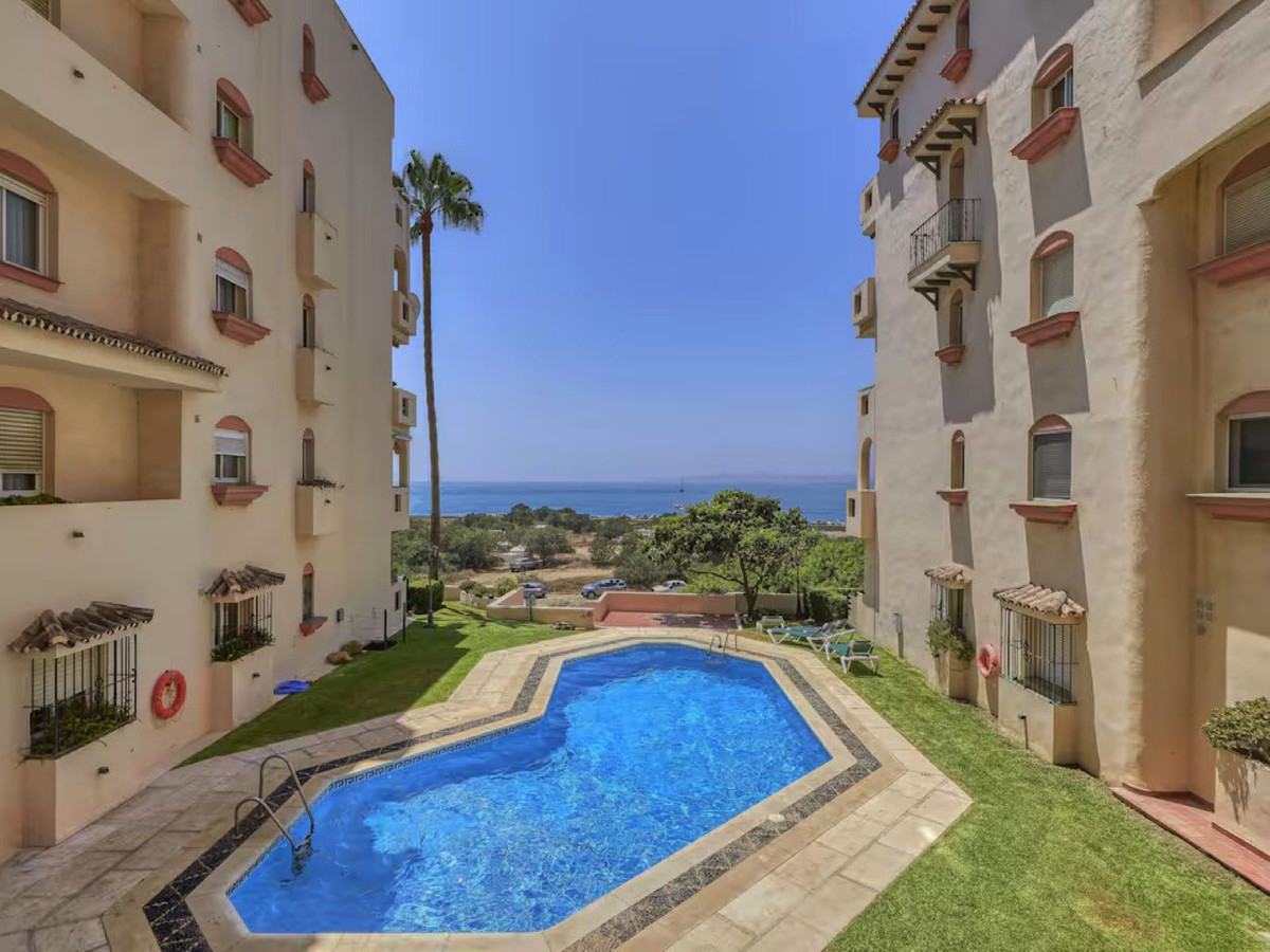 2 Bedroom Apartment for Sale in Estepona