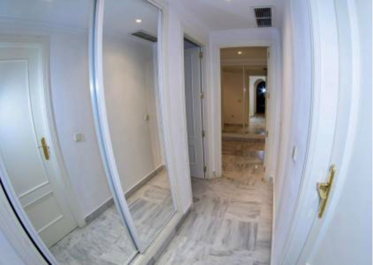 2 Bedroom Apartment for Sale in Nueva Andalucía — 8