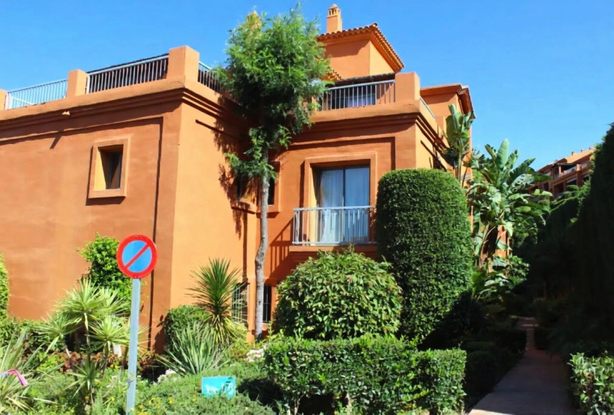 2 Bedroom Apartment for Sale in Benahavís