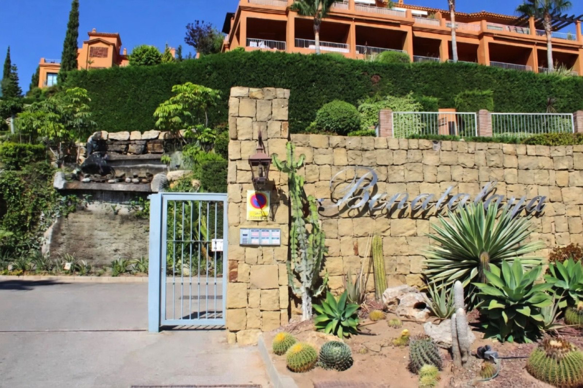2 Bedroom Apartment for Sale in Benahavís — 2