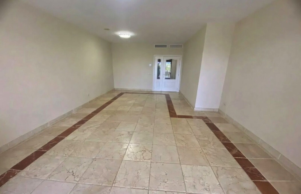 2 Bedroom Apartment for Sale in Benahavís — 4