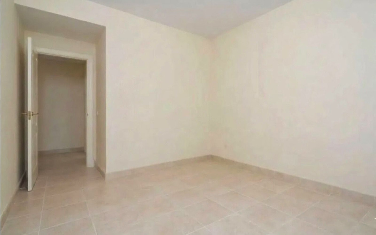 2 Bedroom Apartment for Sale in Benahavís — 5