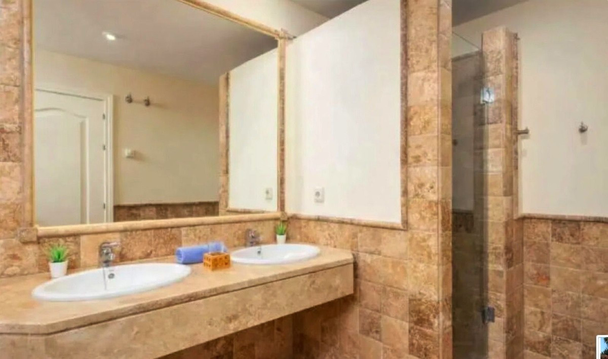 2 Bedroom Apartment for Sale in Benahavís — 7