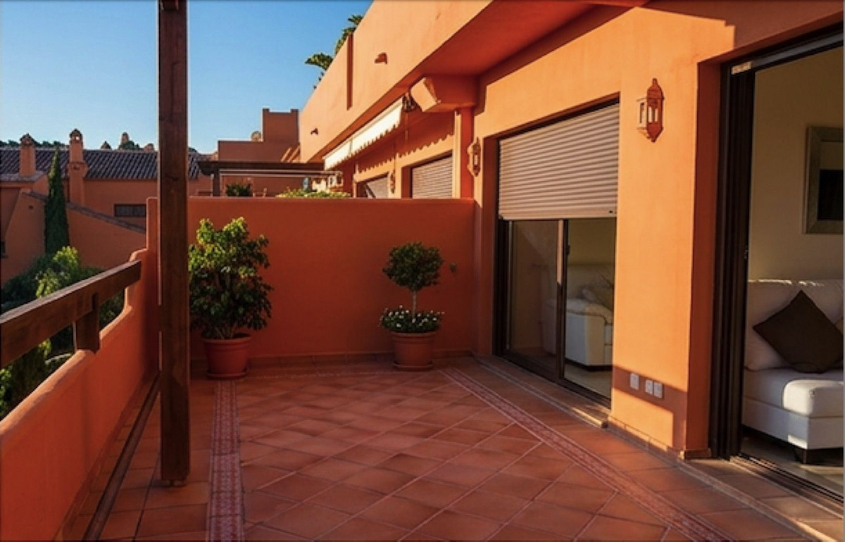 2 Bedroom Apartment for Sale in Estepona — 7