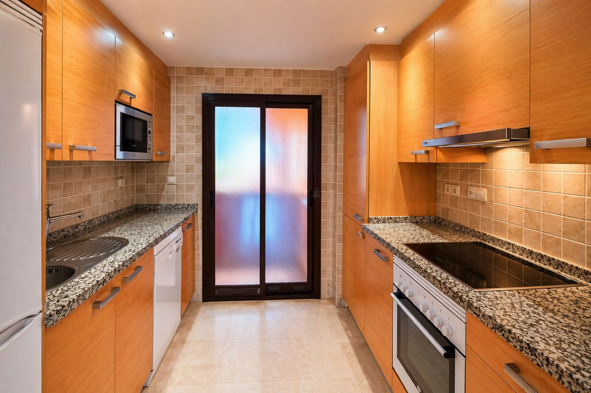 2 Bedroom Apartment for Sale in Estepona — 8