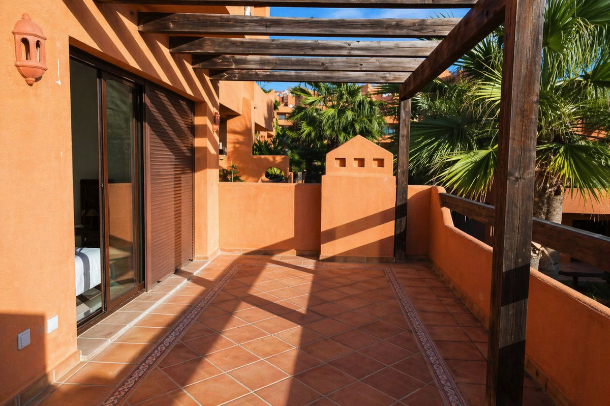 2 Bedroom Apartment for Sale in Estepona — view 10