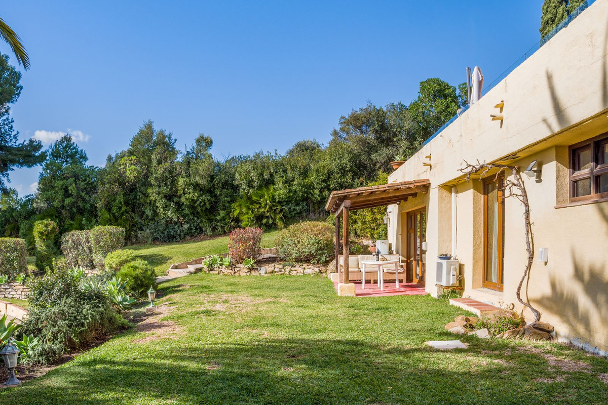 5 Bedroom Villa for Sale in Estepona — 4