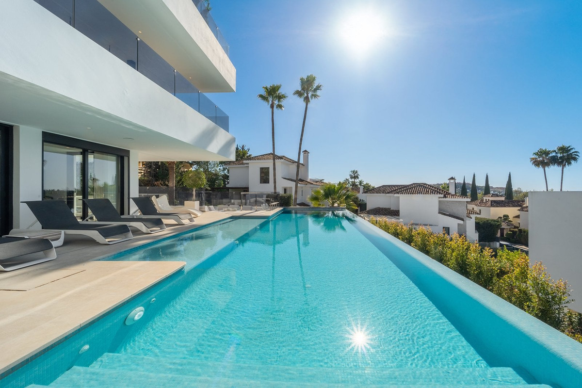 5 Bedroom Villa for Sale in Nueva Andalucía — 6