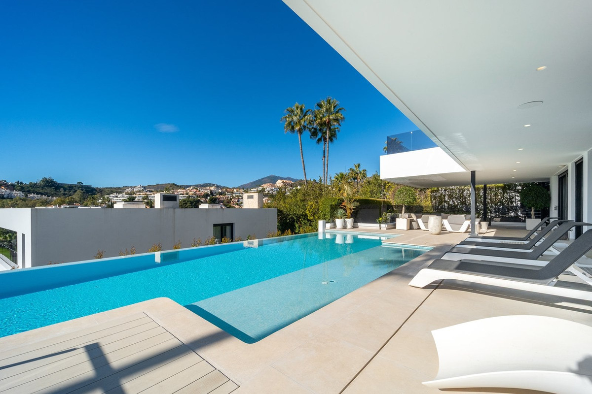 5 Bedroom Villa for Sale in Nueva Andalucía — 7
