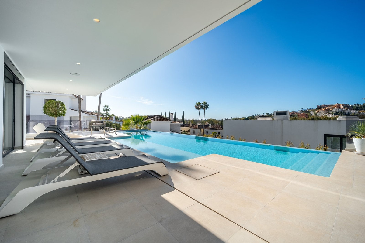 5 Bedroom Villa for Sale in Nueva Andalucía — 8