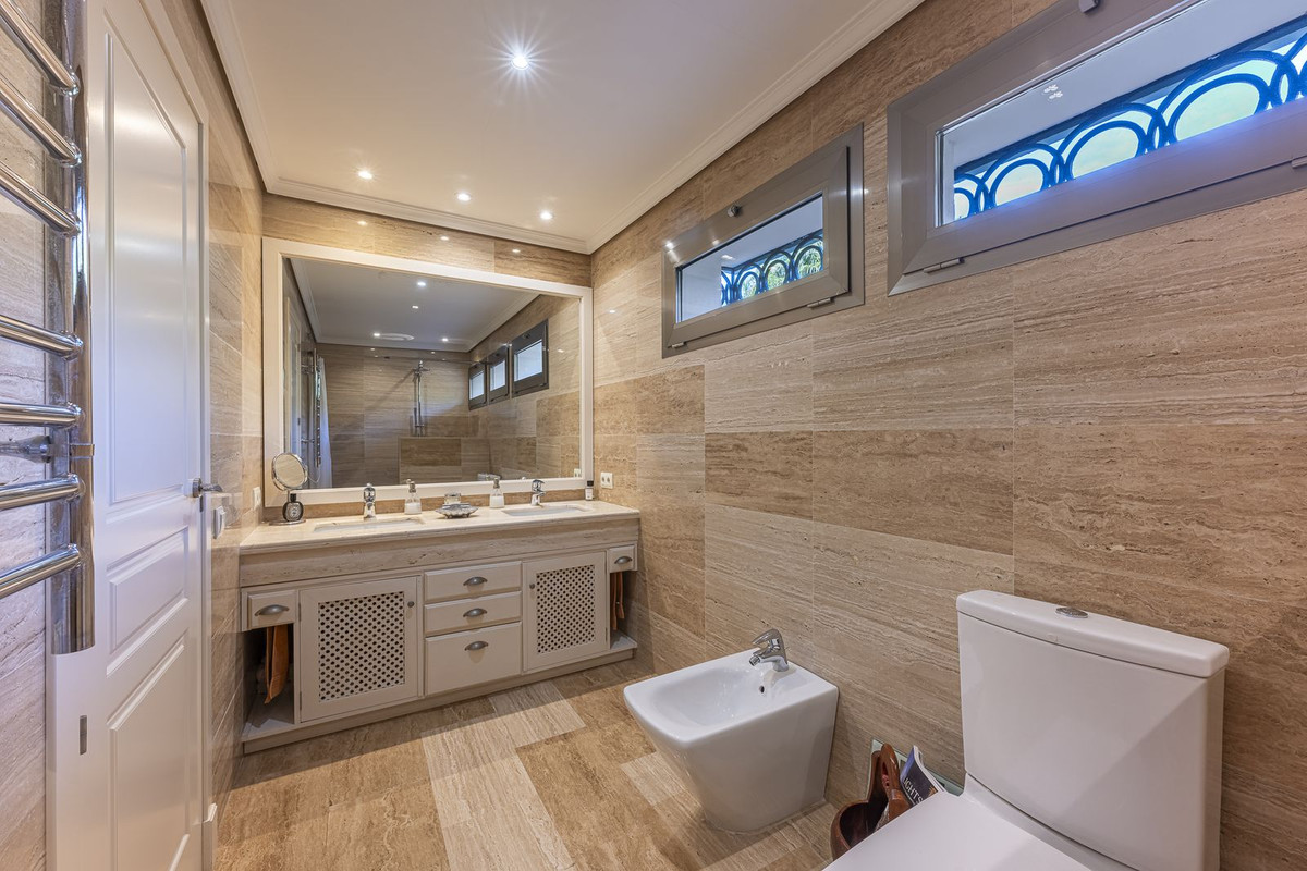 5 Bedroom Villa for Sale in Marbella — 3
