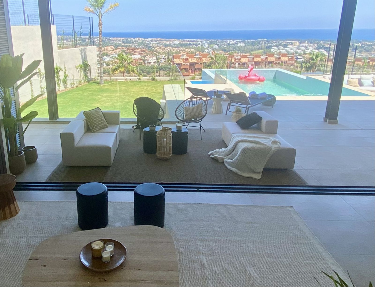 5 Bedroom Villa for Sale in Benahavís