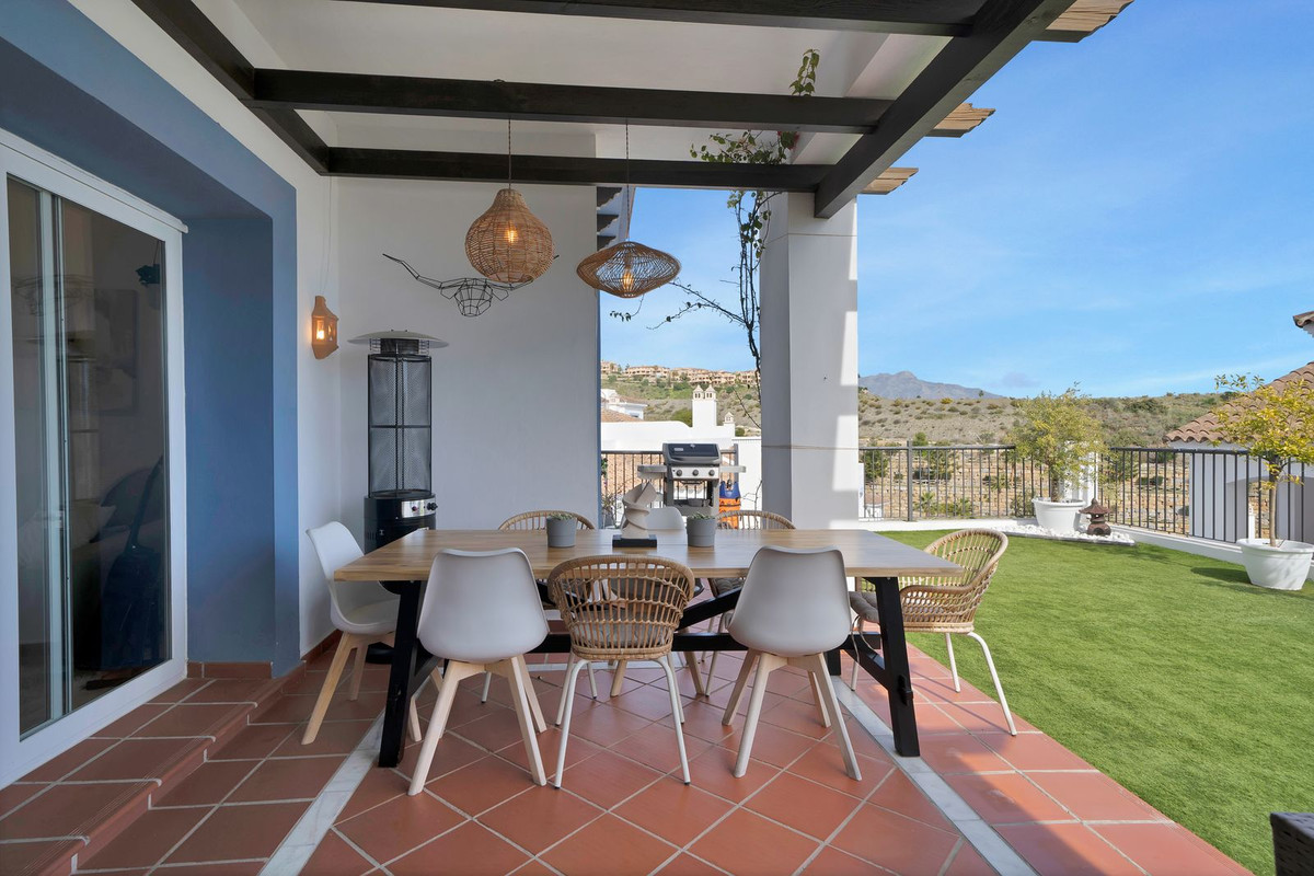 3 Bedroom Apartment for Sale in El Paraiso