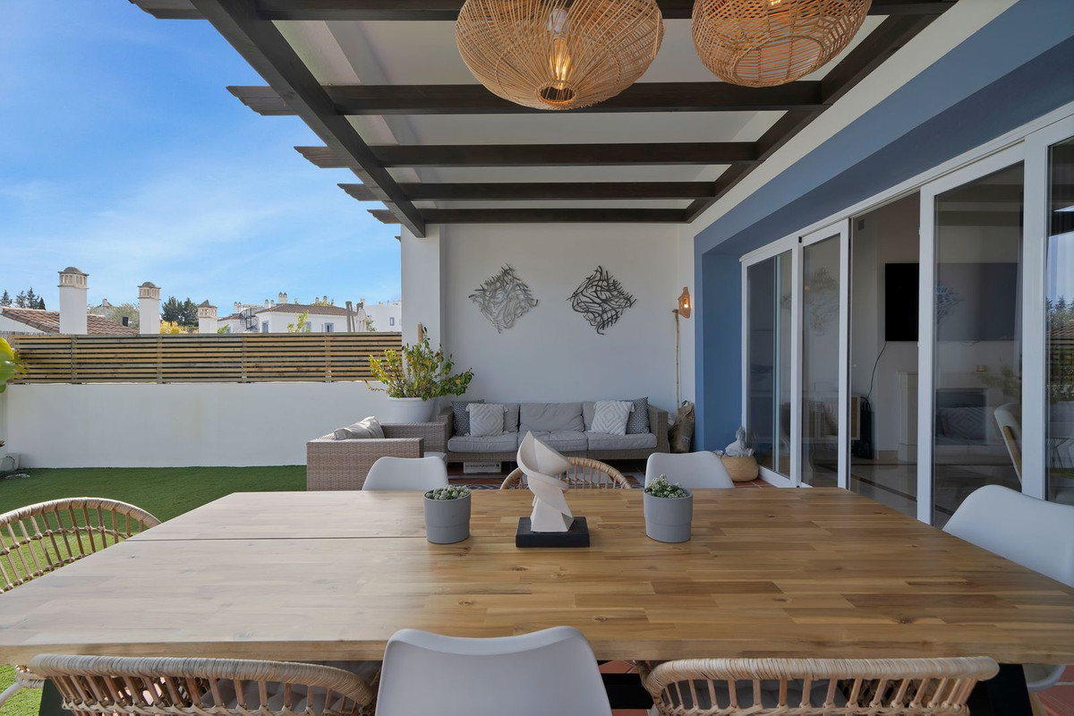 3 Bedroom Apartment for Sale in El Paraiso — 3