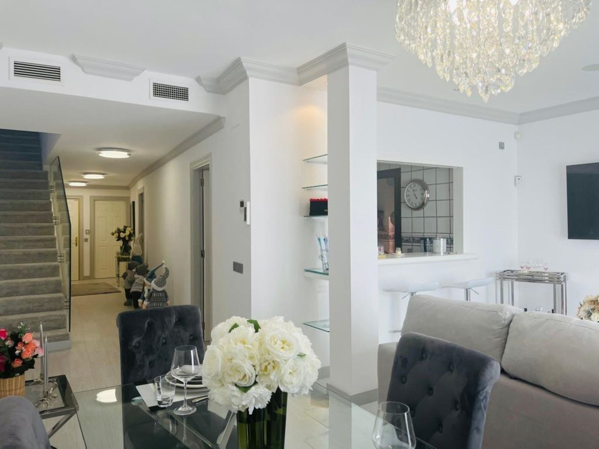 3 Bedroom Apartment for Sale in Estepona — 3