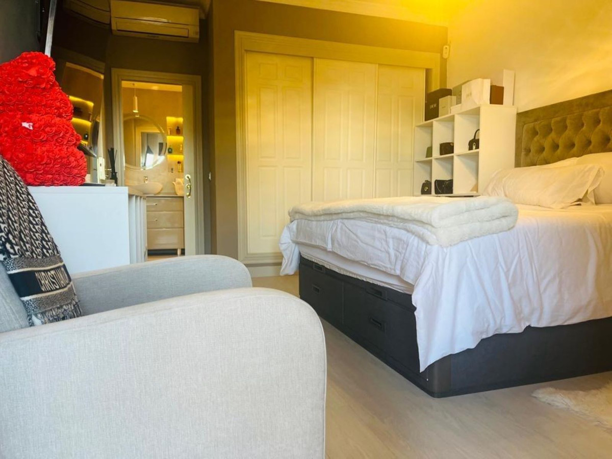 3 Bedroom Apartment for Sale in Estepona — 6